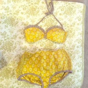 Cute vintage like high waisted swimsuit